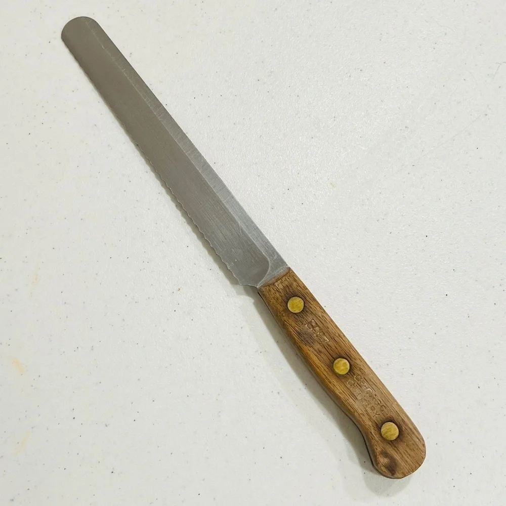 Vintage Chicago Cutlery USA Walnut Handle BT7 Serrated Edge 7” Bread Knife